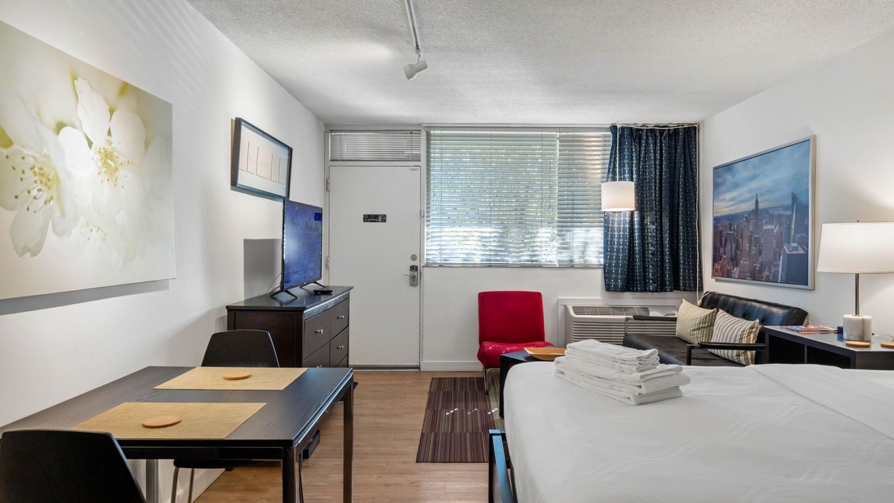 Photo of Bedroom in Midtown