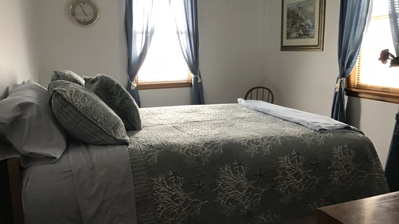 Photo of Bedroom in Oak Harbor