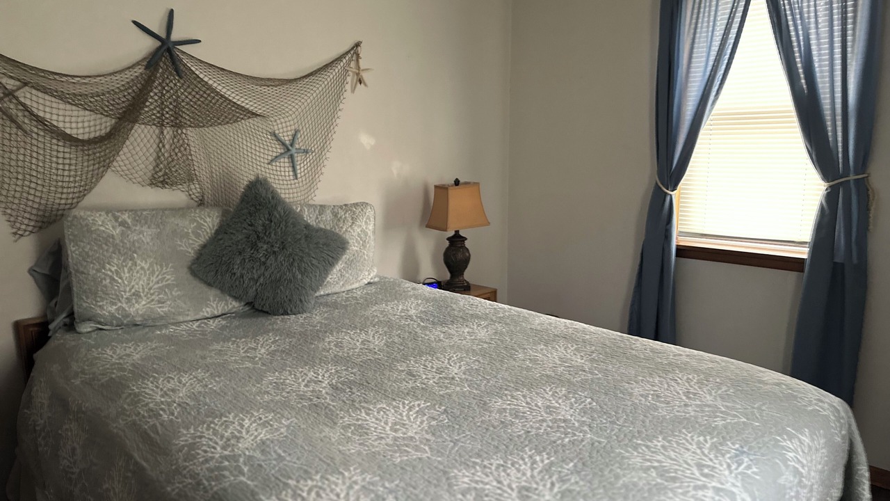 Photo of Bedroom in Oak Harbor