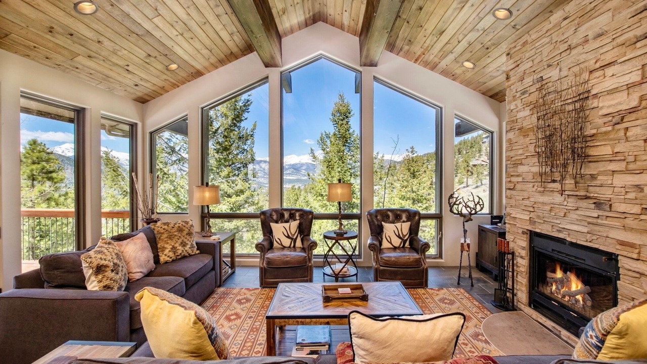 Photo of Livingroom in Windcliff Estates