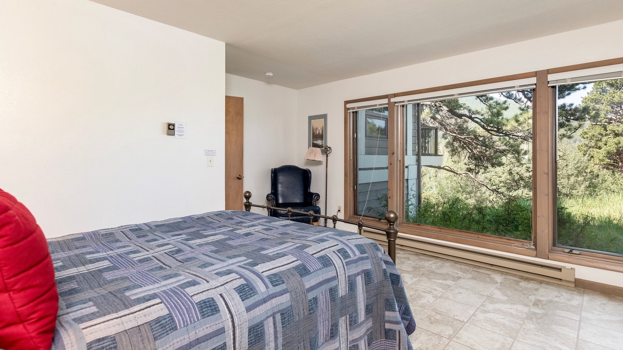 Photo of Bedroom in Windcliff Estates