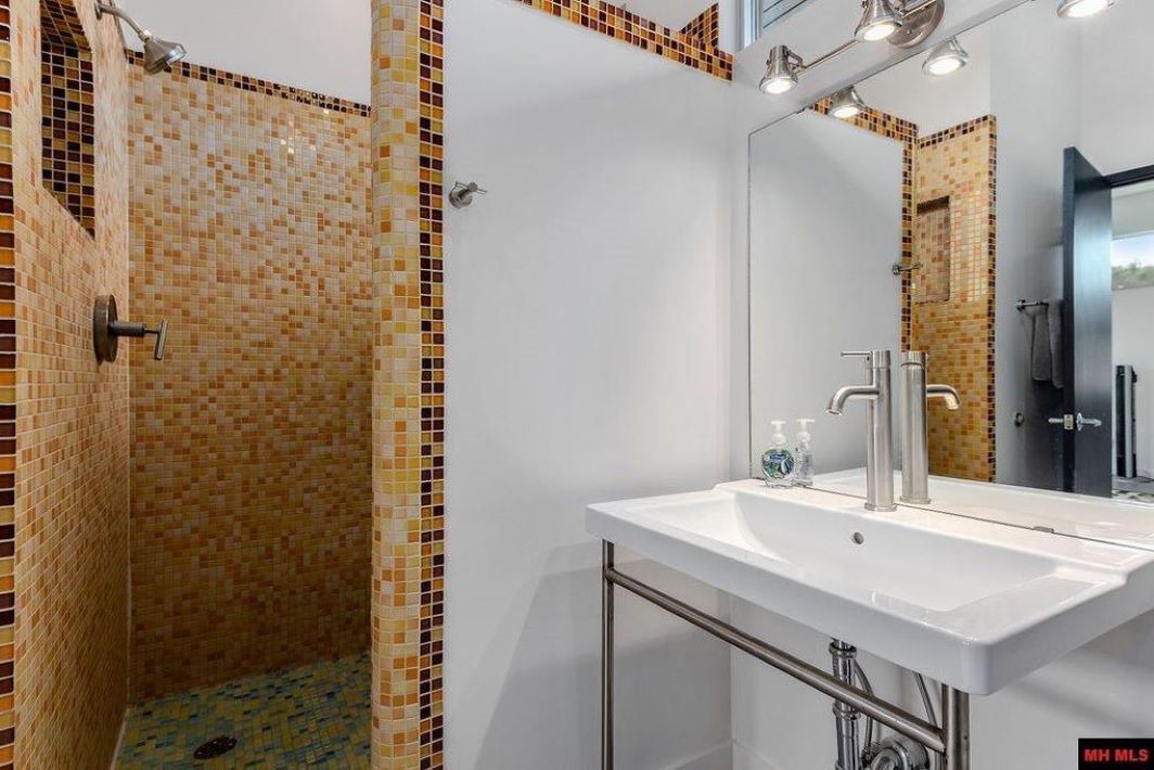 Photo of Bathroom in Lone Rock