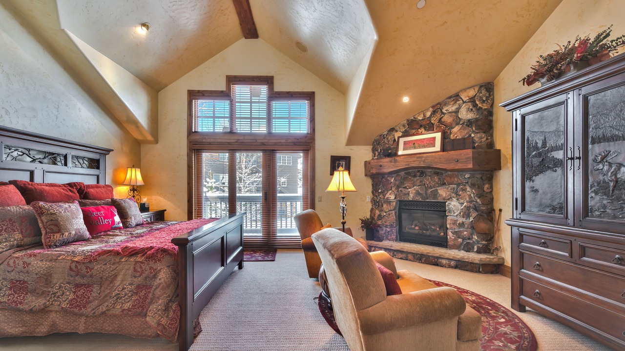 Photo of Livingroom in Empire Pass