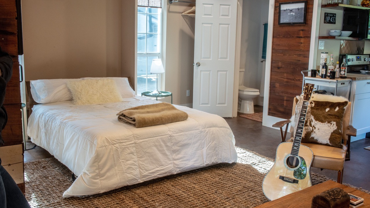 Photo of Bedroom in South Manchaca