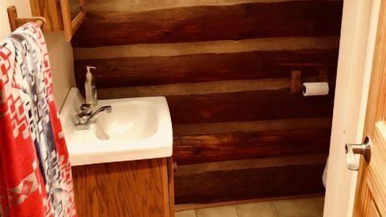 Photo of Bathroom in Wapiti