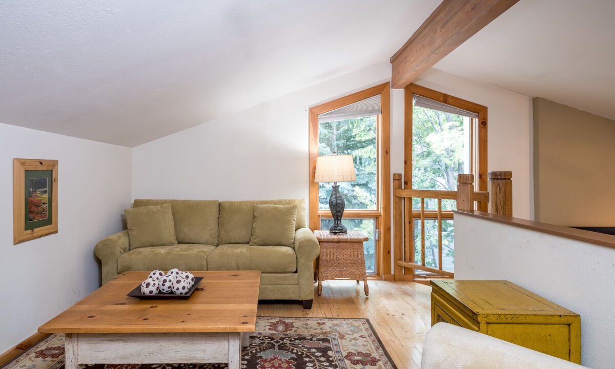 Photo of Livingroom in Warm Springs