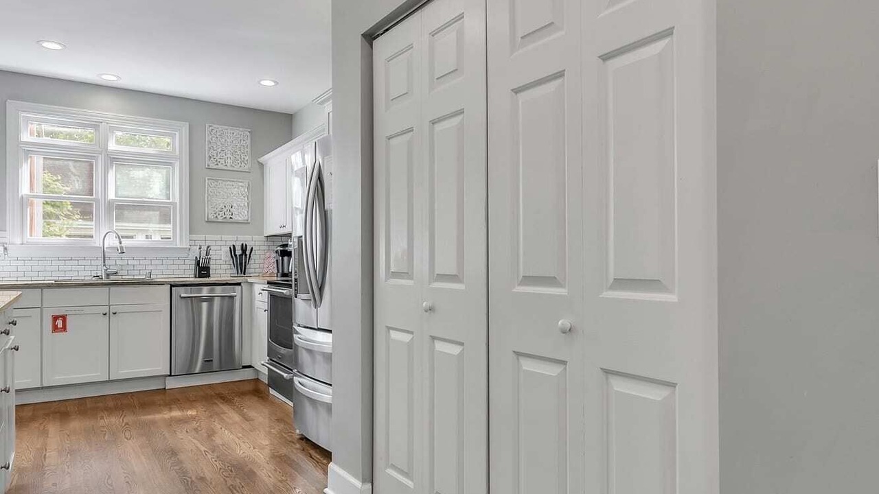 Photo of Bedroom in Hollywood - Mt. Vernon