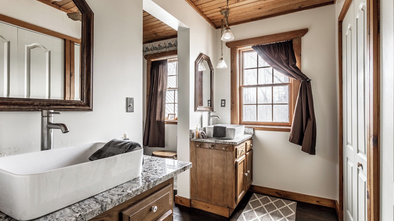Photo of Bathroom in Gnaw Bone