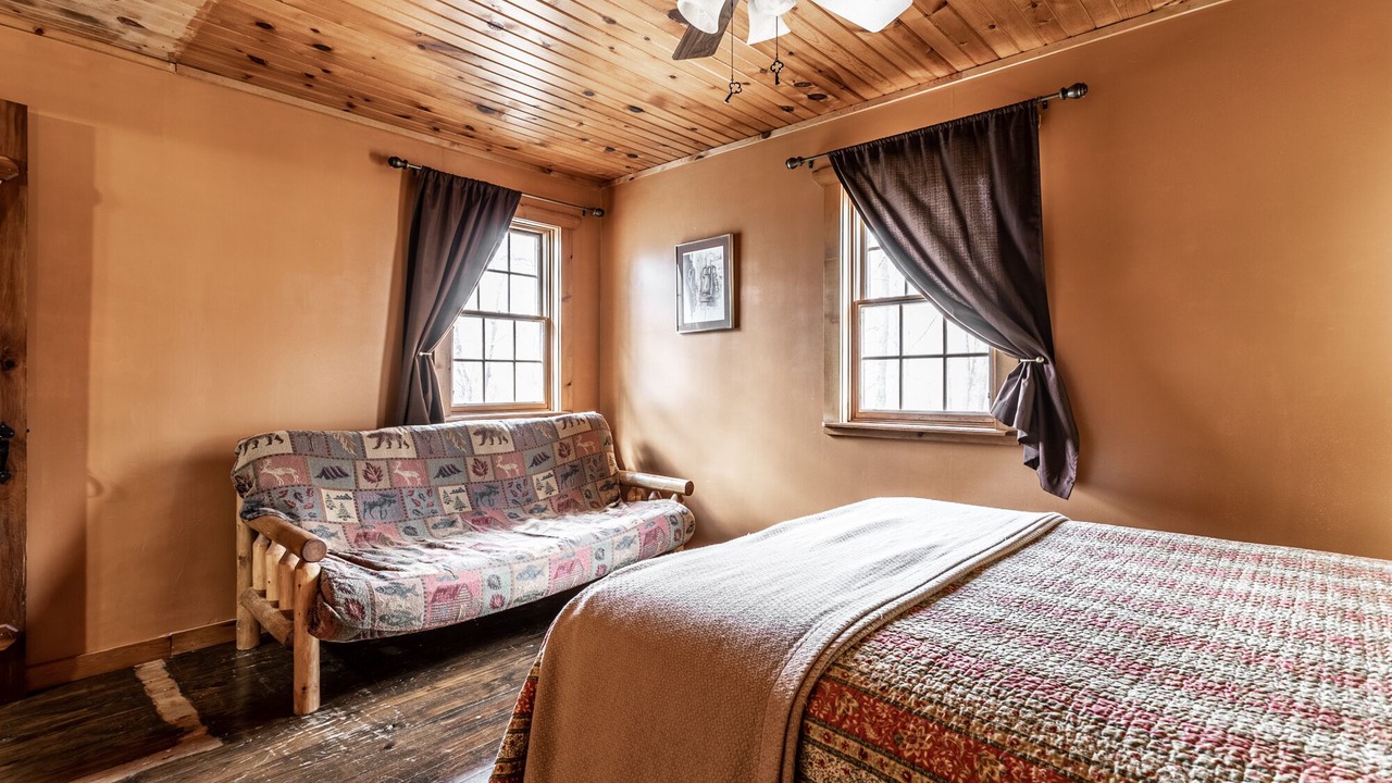 Photo of Bedroom in Gnaw Bone