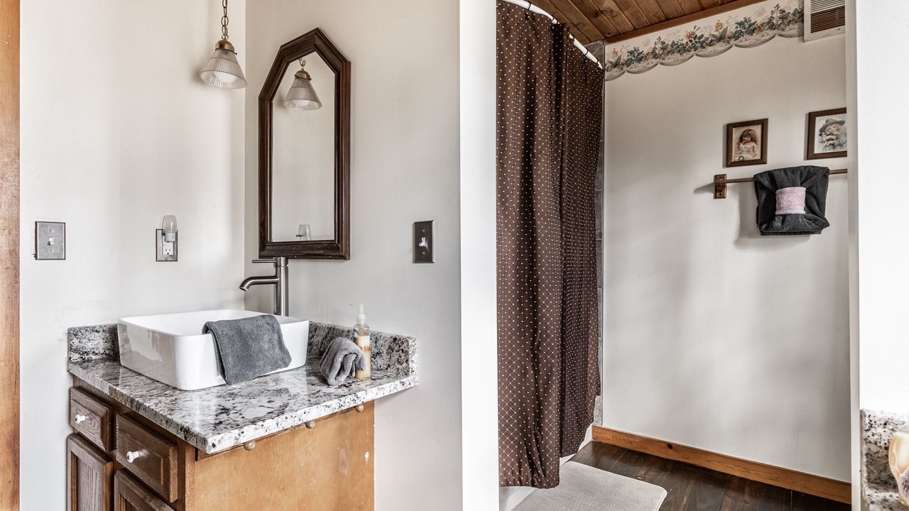 Photo of Bathroom in Gnaw Bone