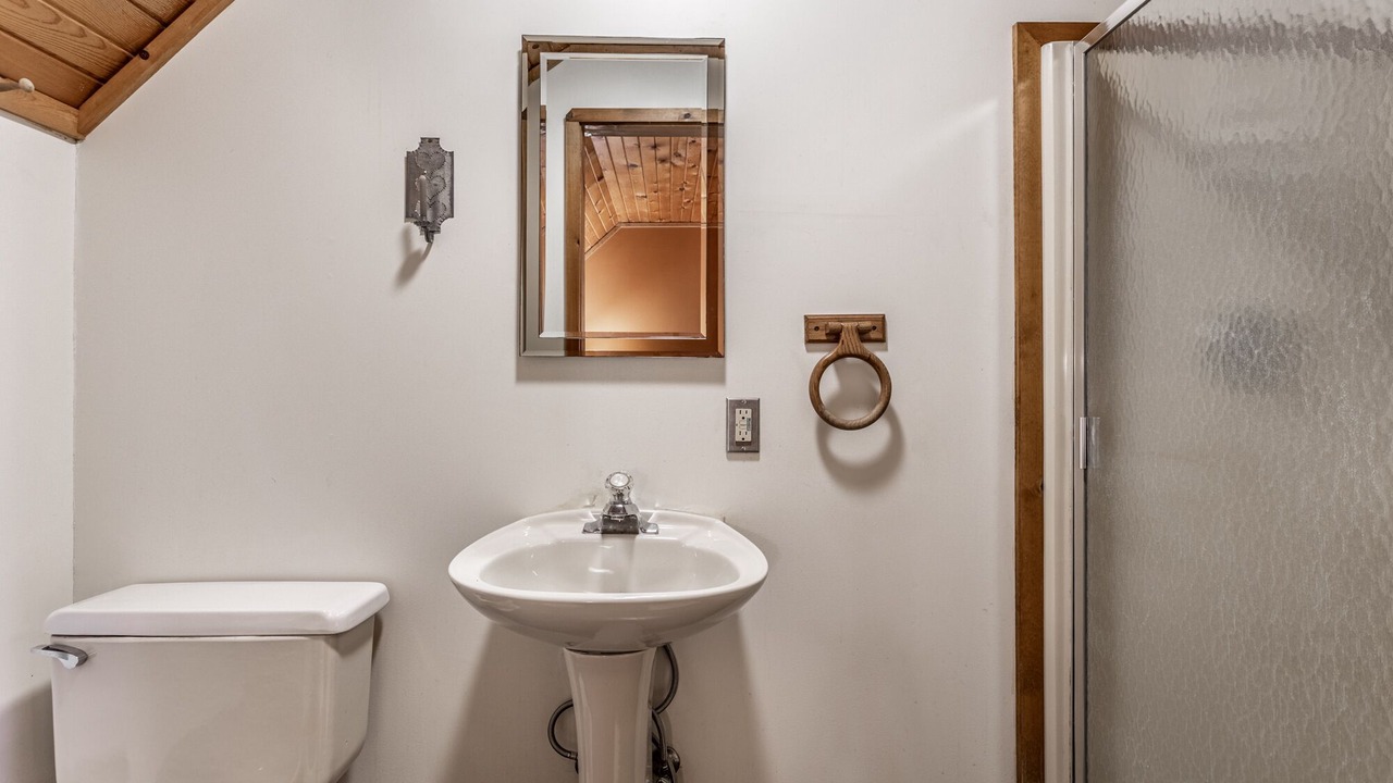 Photo of Bathroom in Gnaw Bone