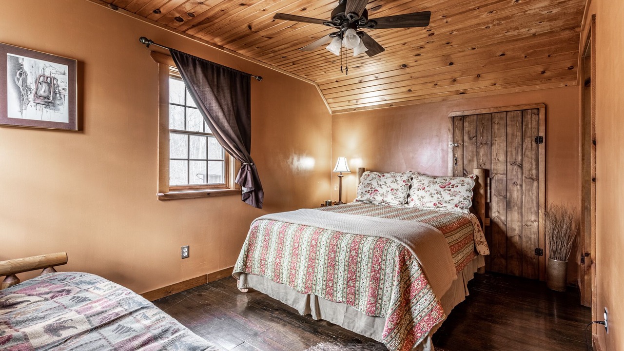 Photo of Bedroom in Gnaw Bone