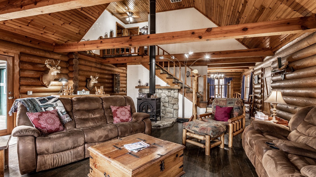 Photo of Livingroom in Gnaw Bone