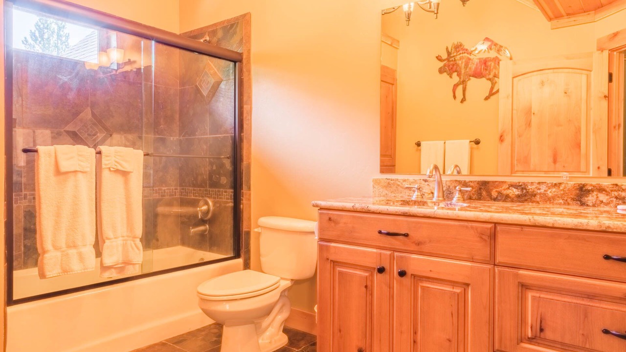 Photo of Bathroom in Island Park