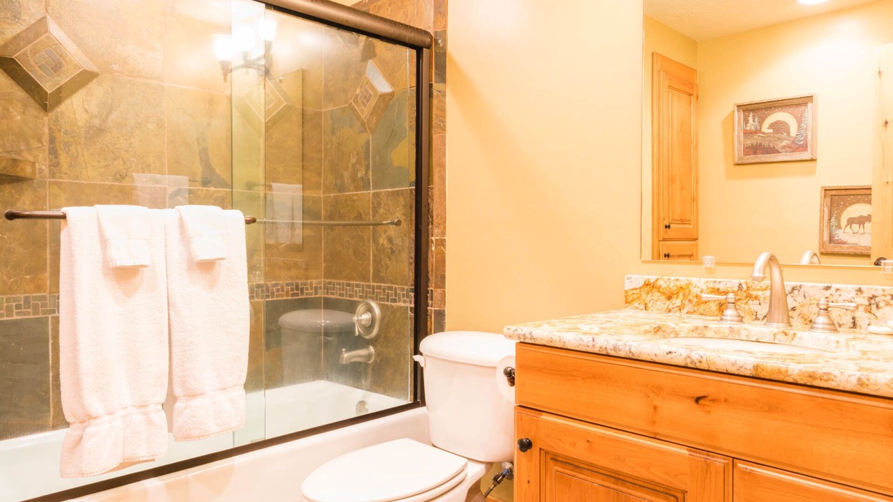 Photo of Bathroom in Island Park