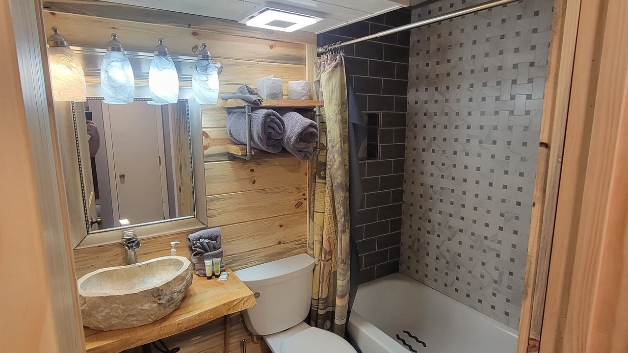 Photo of Bathroom in Gatlinburg - Pigeon Forge