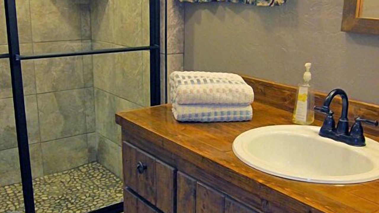 Photo of Bathroom in Island Park