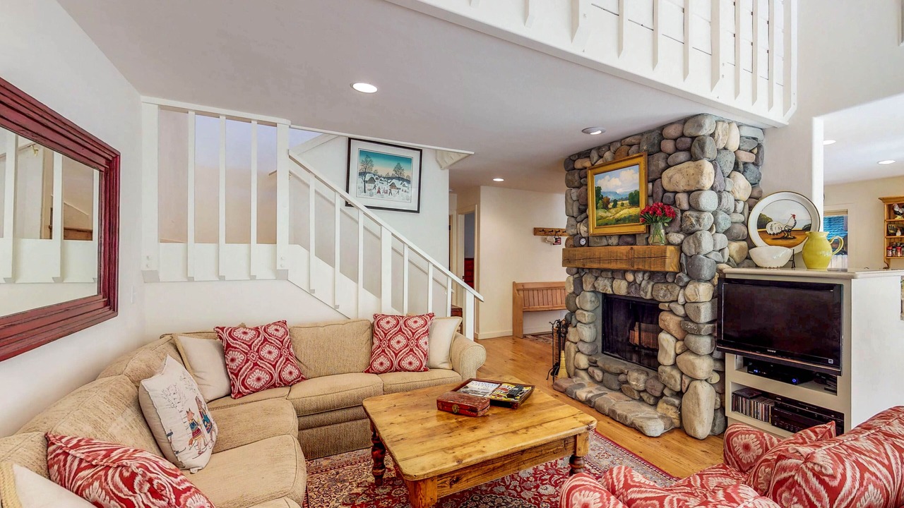 Photo of Livingroom in Warm Springs