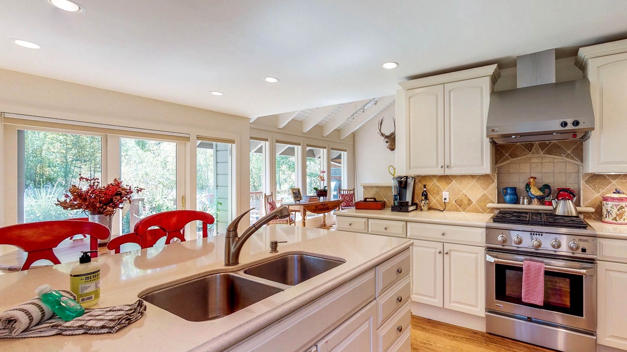 Photo of Kitchen in Warm Springs