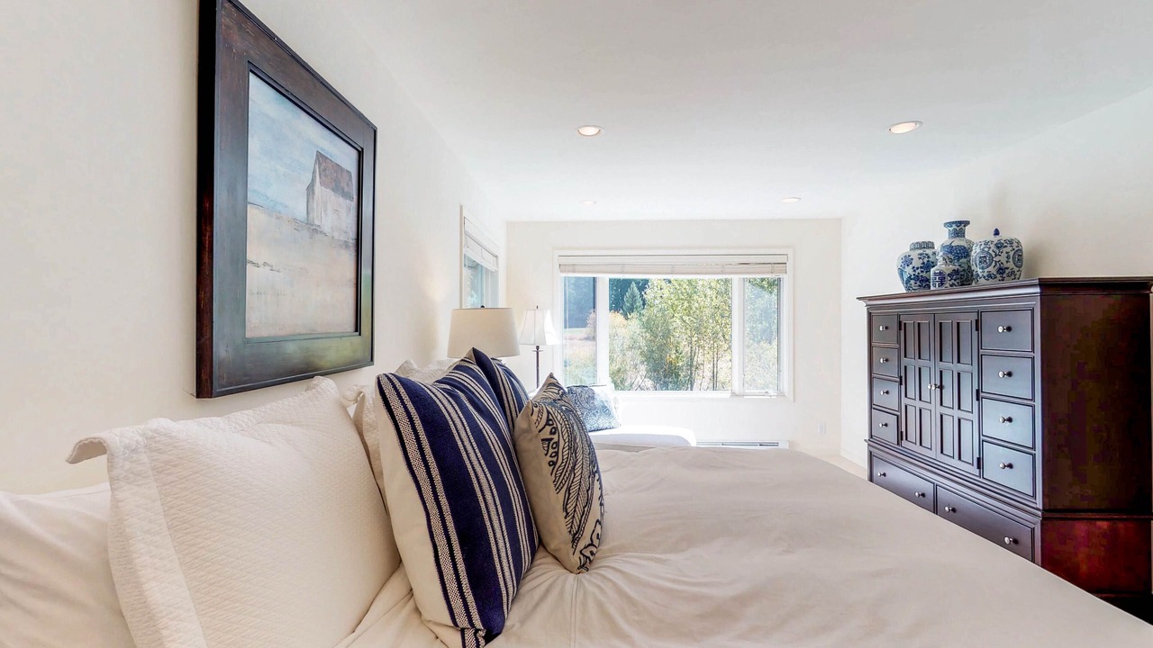 Photo of Bedroom in Warm Springs