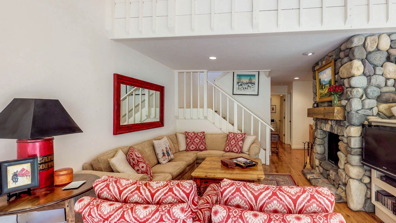 Photo of Livingroom in Warm Springs