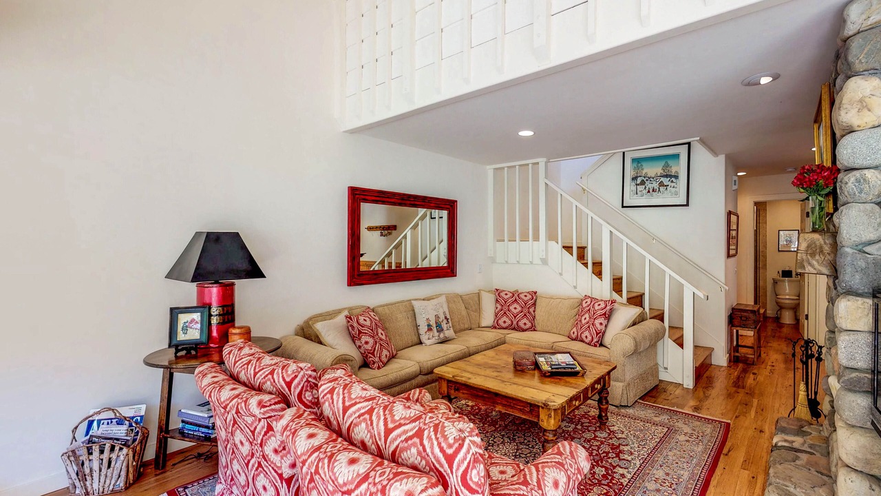 Photo of Livingroom in Warm Springs