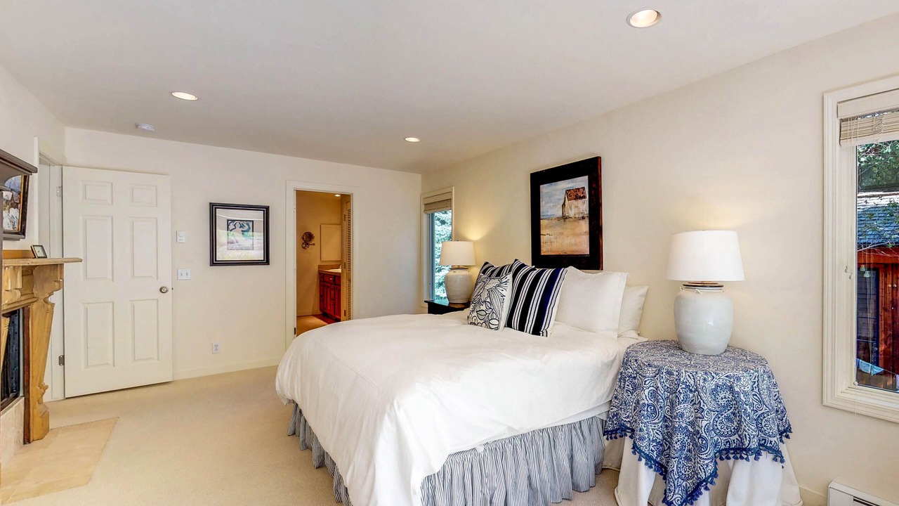 Photo of Bedroom in Warm Springs