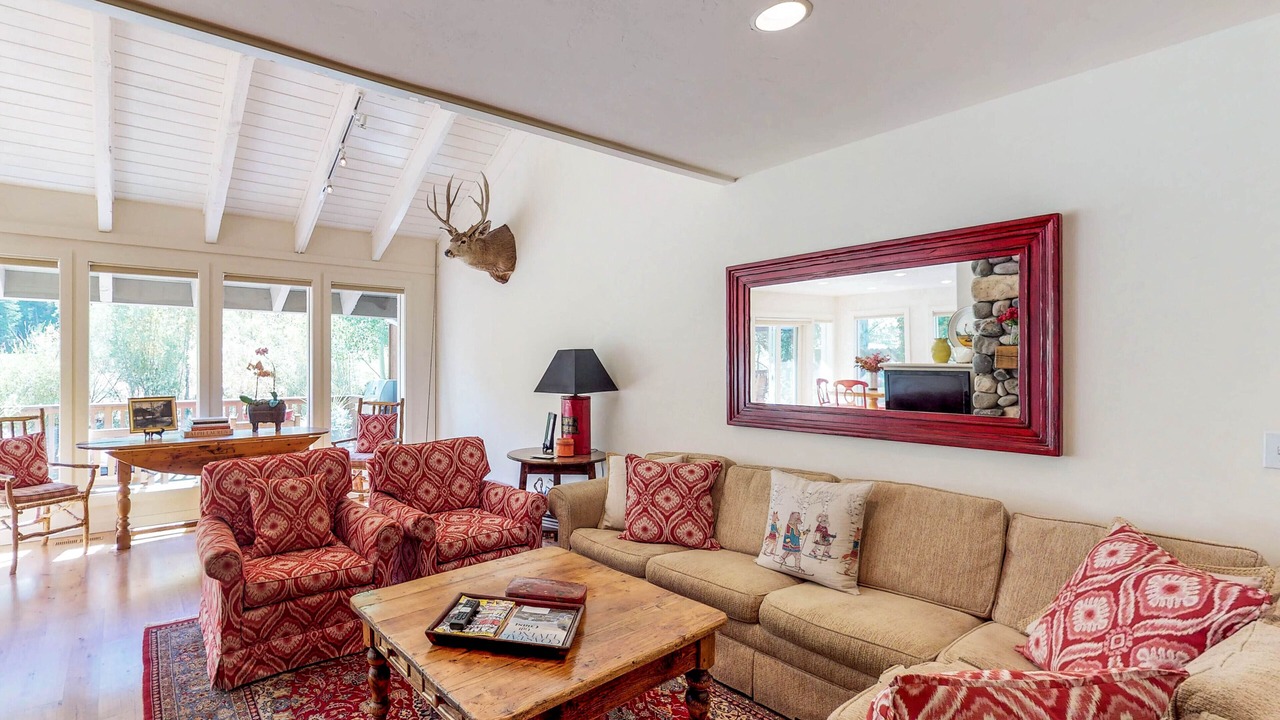 Photo of Livingroom in Warm Springs