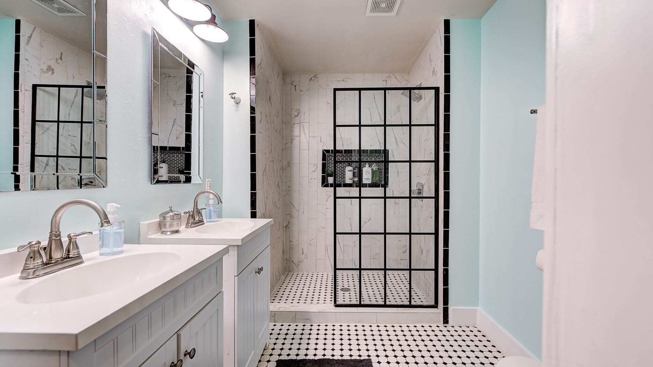 Photo of Bathroom in Central Oklahoma City