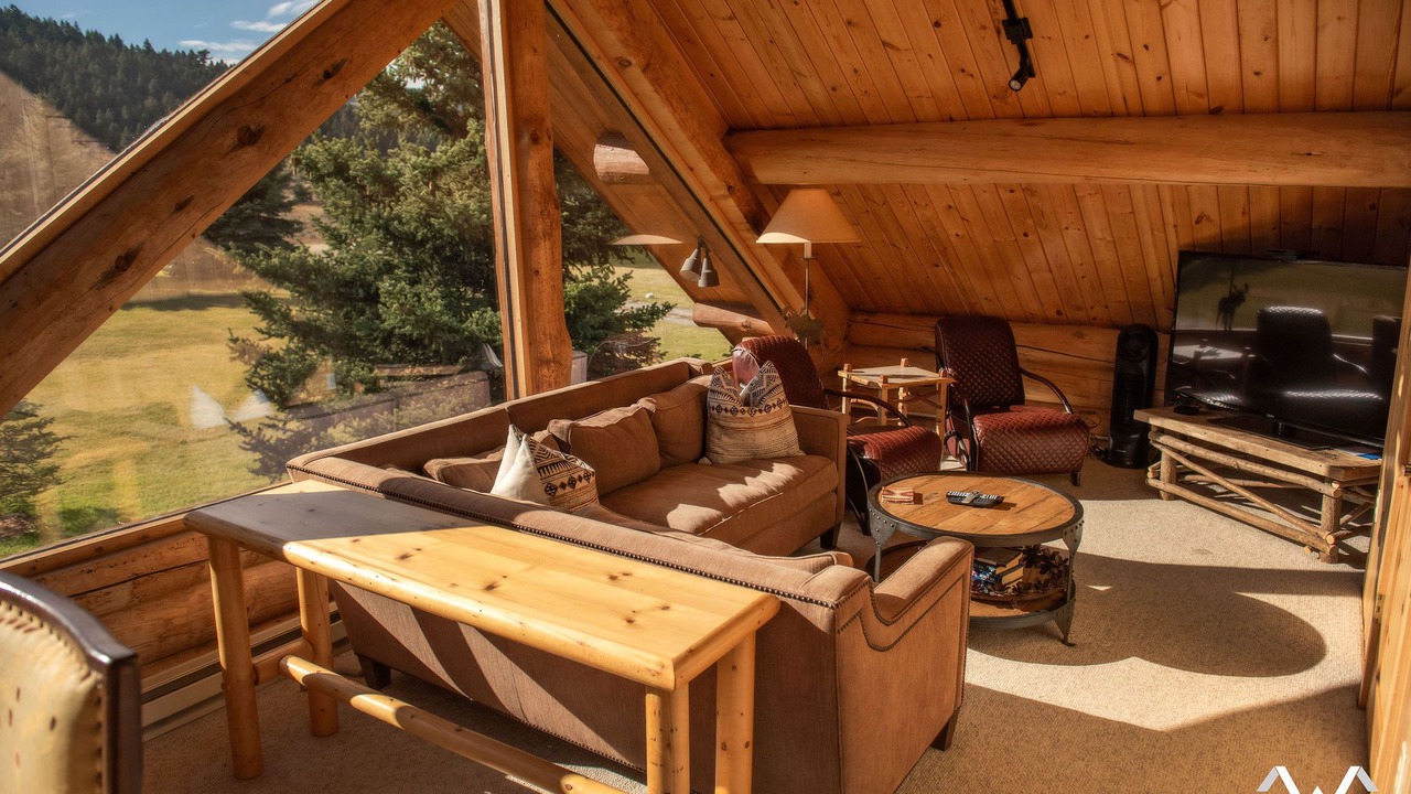 Photo of Livingroom in Gallatin Gateway