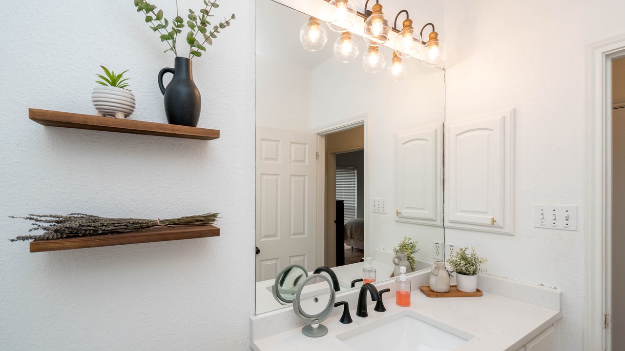 Photo of Bathroom in Canyon Lake