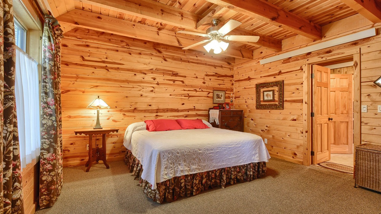 Photo of Bedroom in Lead