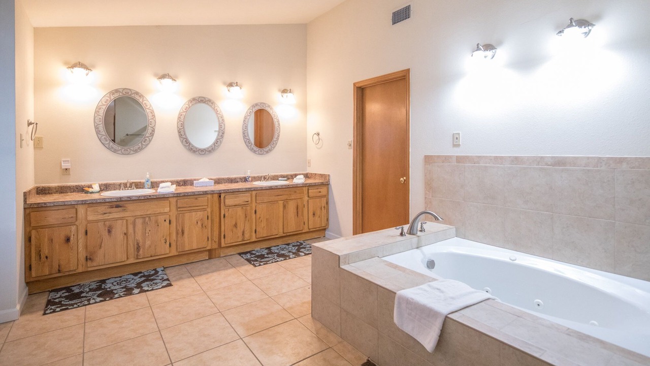 Photo of Bathroom in Canyon Lake