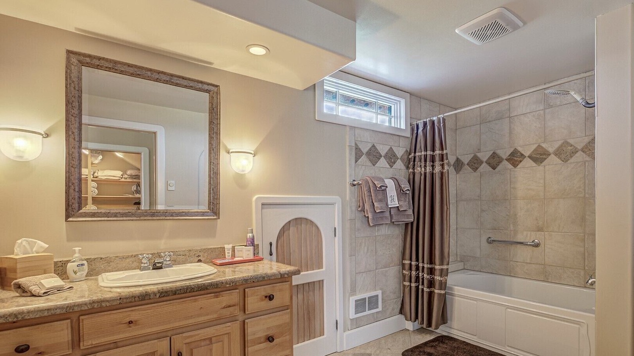 Photo of Bathroom in Salmon