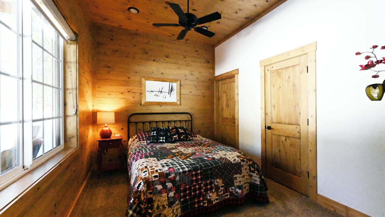 Photo of Bedroom in Island Park