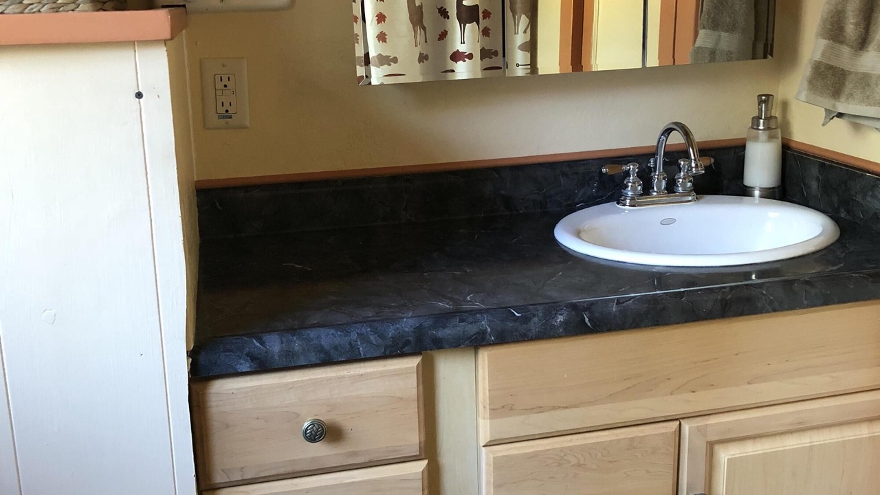 Photo of Bathroom in Island Park