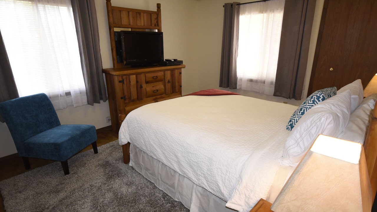 Photo of Bedroom in West Yellowstone