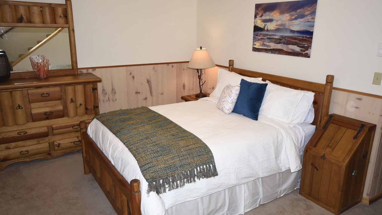 Photo of Bedroom in West Yellowstone