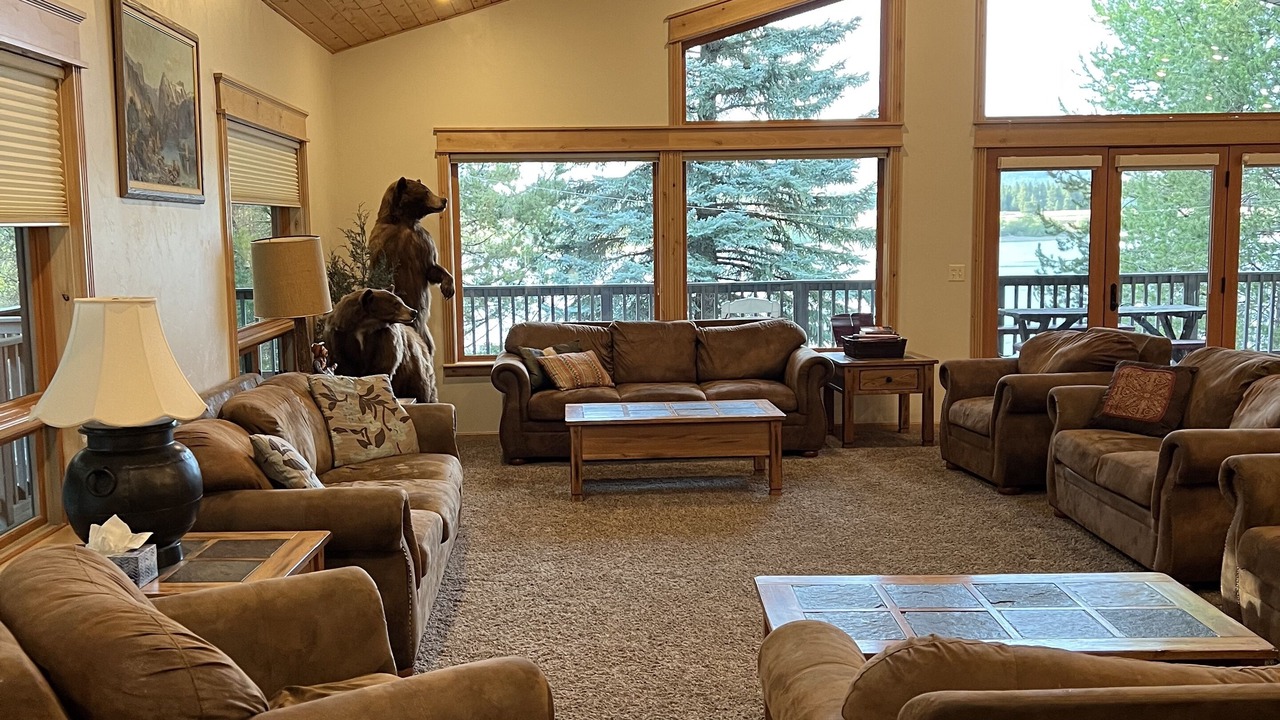 Photo of Livingroom in Island Park