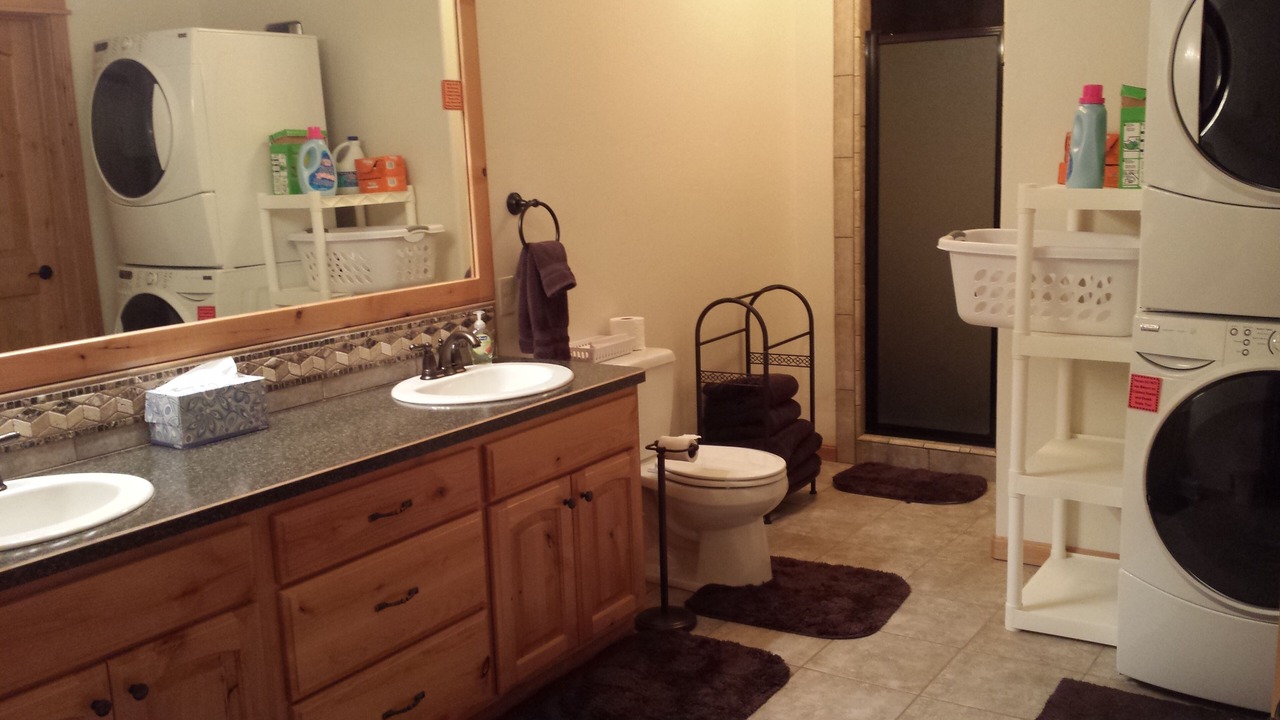 Photo of Bathroom in Island Park