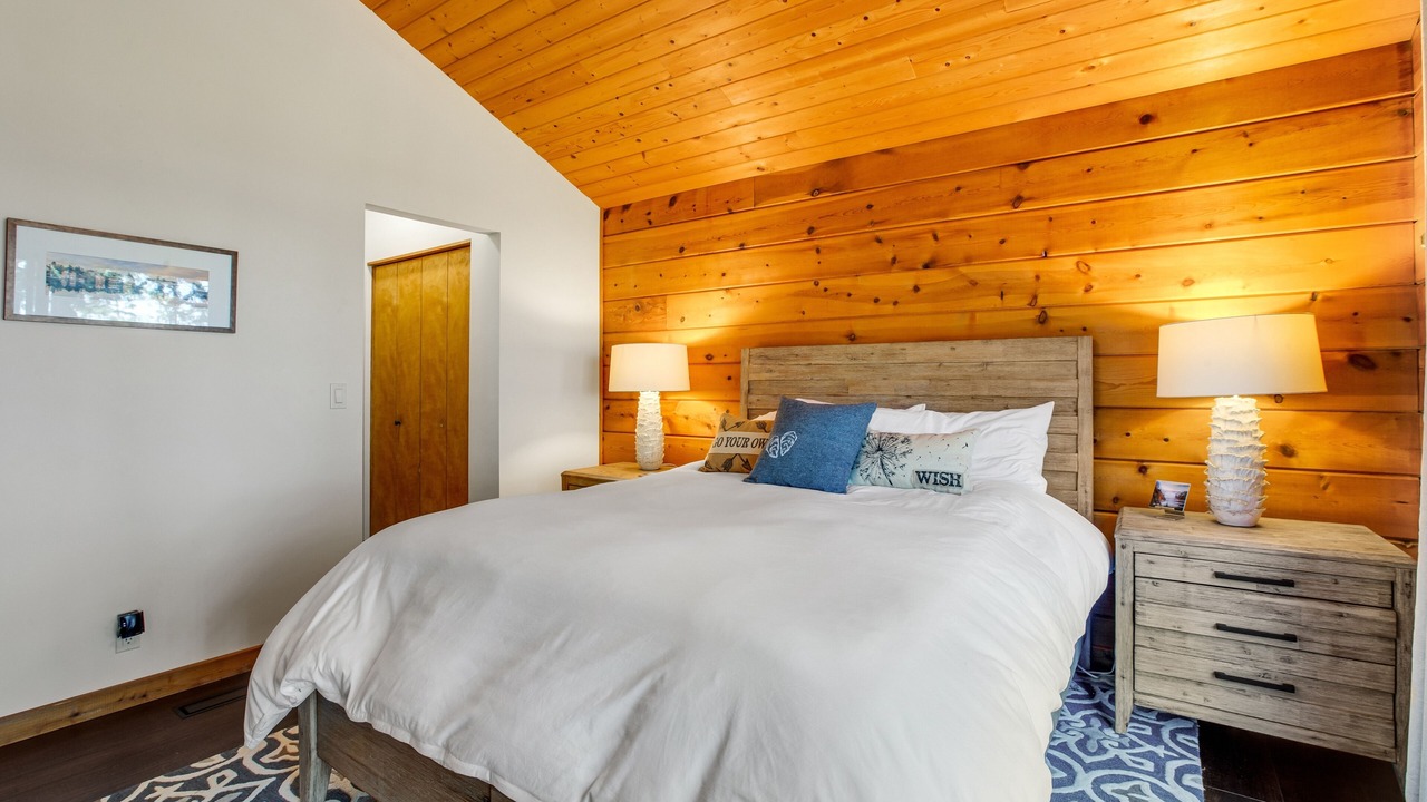Photo of Bedroom in Coupeville