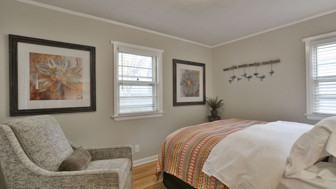 Photo of Bedroom in Depot Bench