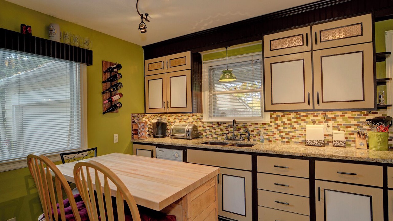 Photo of Kitchen in Depot Bench