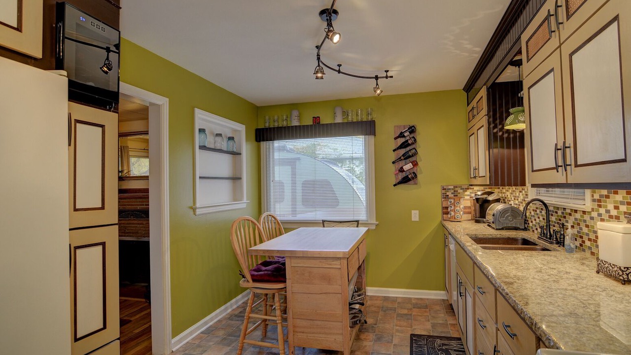 Photo of Kitchen in Depot Bench