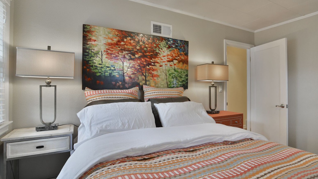 Photo of Bedroom in Depot Bench