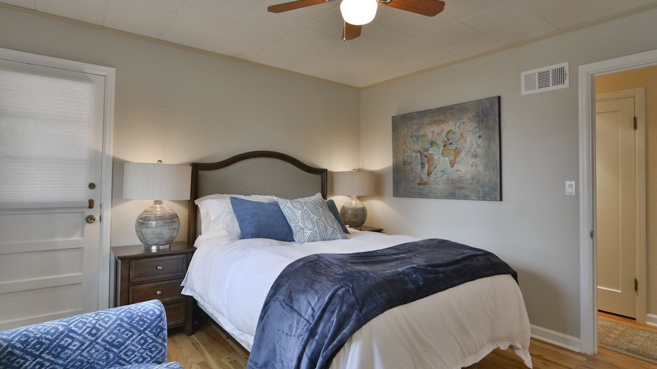 Photo of Bedroom in Depot Bench