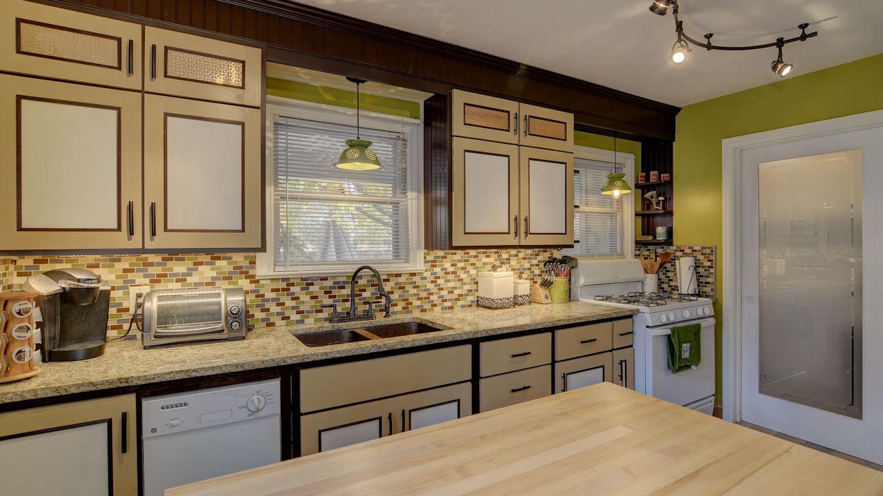 Photo of Kitchen in Depot Bench
