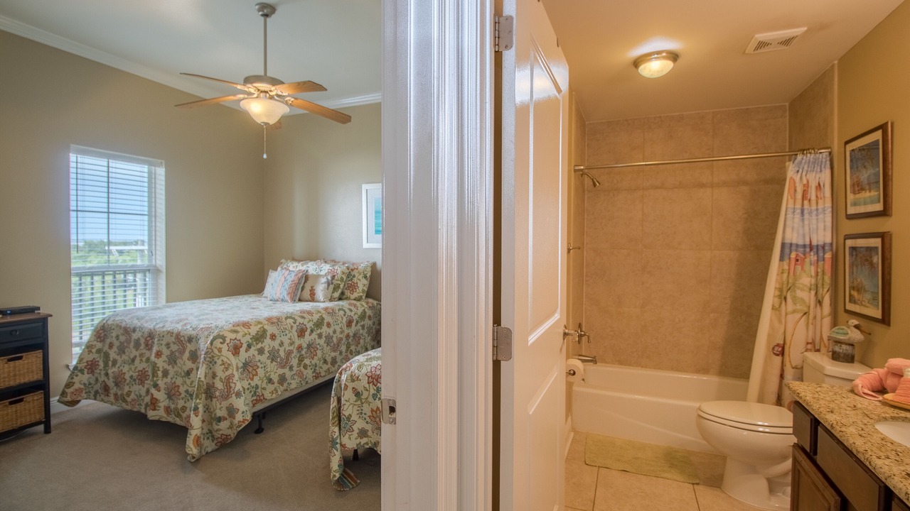 Photo of Bathroom in Henderson Point