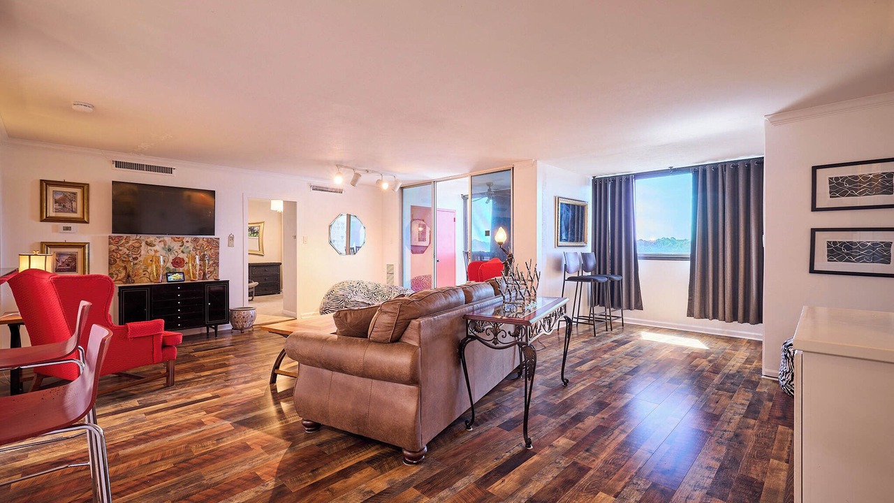 Photo of Livingroom in Mid America