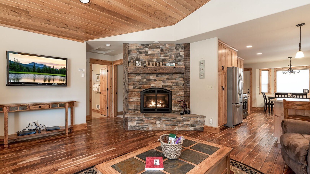 Photo of Bedroom in West Yellowstone